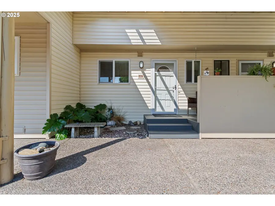 413 N Hayden Bay Dr, Portland, OR 97217 - Image #2