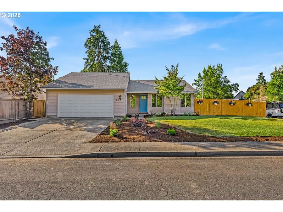 957 NE Kathryn St, Hillsboro, OR 97124 - #2