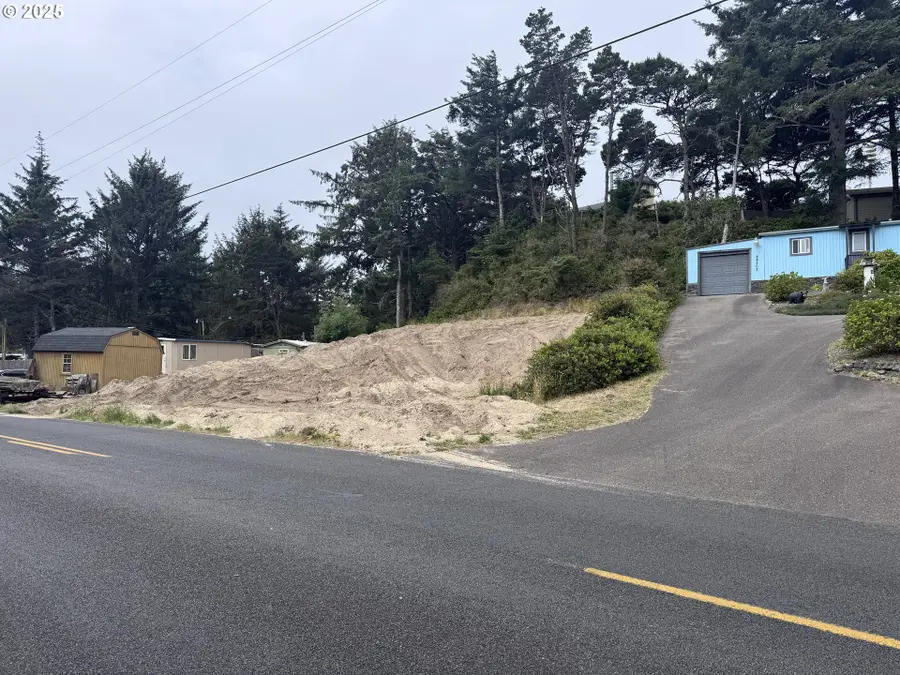 1695947 4th, Florence, OR 97439 - Image #3