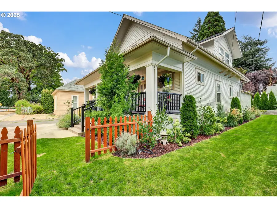 185 E Lincoln St, Woodburn, OR 97071 - #2