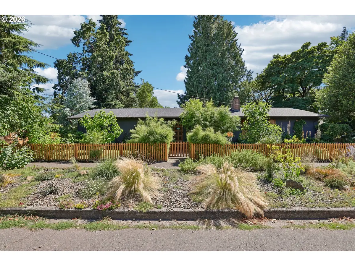 910 SE Storey St, McMinnville, OR 97128 - #1