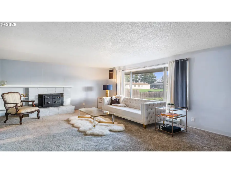 610 Colonial Dr, Springfield, OR 97477 - Image #2