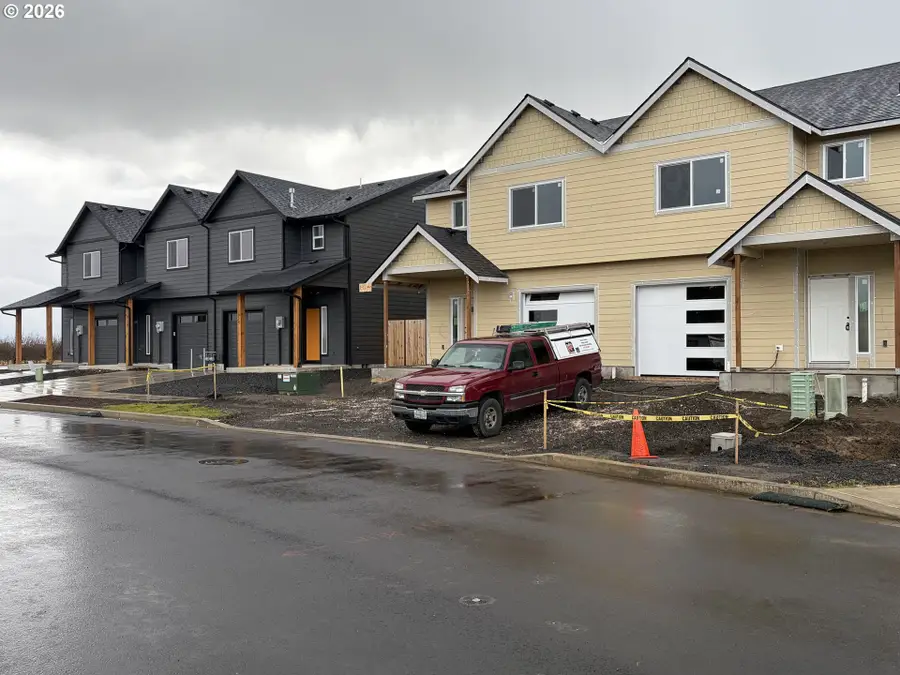 1542 Barn St, Woodburn, OR 97071 - #2