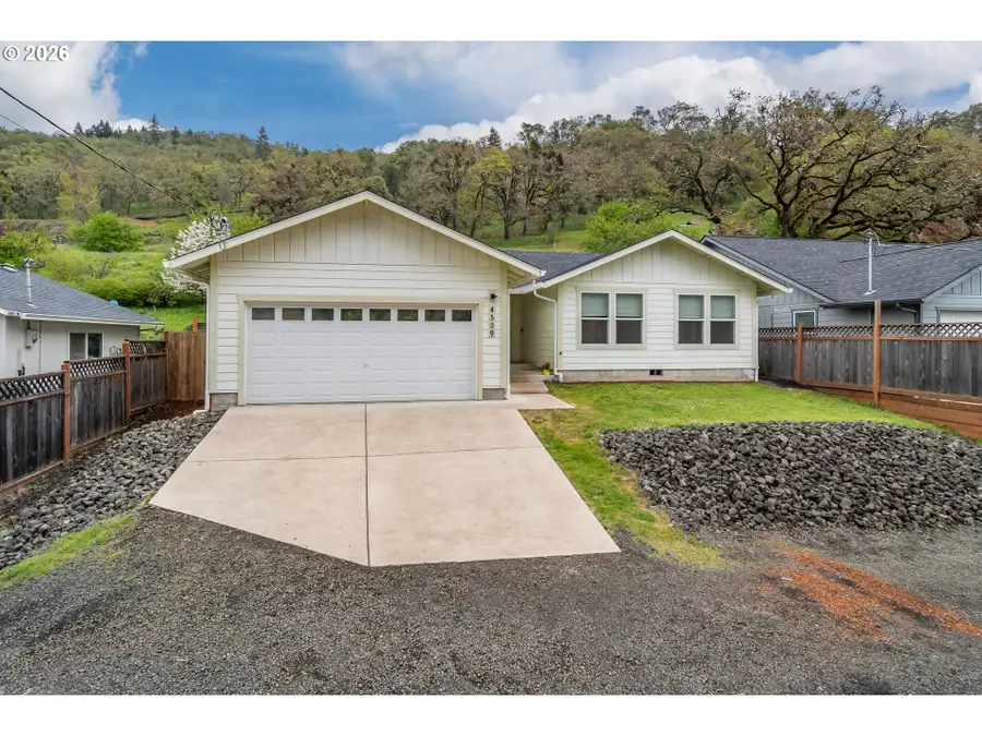 4509 Ridenour St, Roseburg, OR 97470 - #2