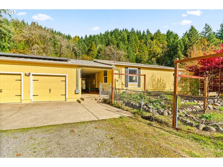 47849 W 2nd St, Oakridge, OR 97463 - Image #2