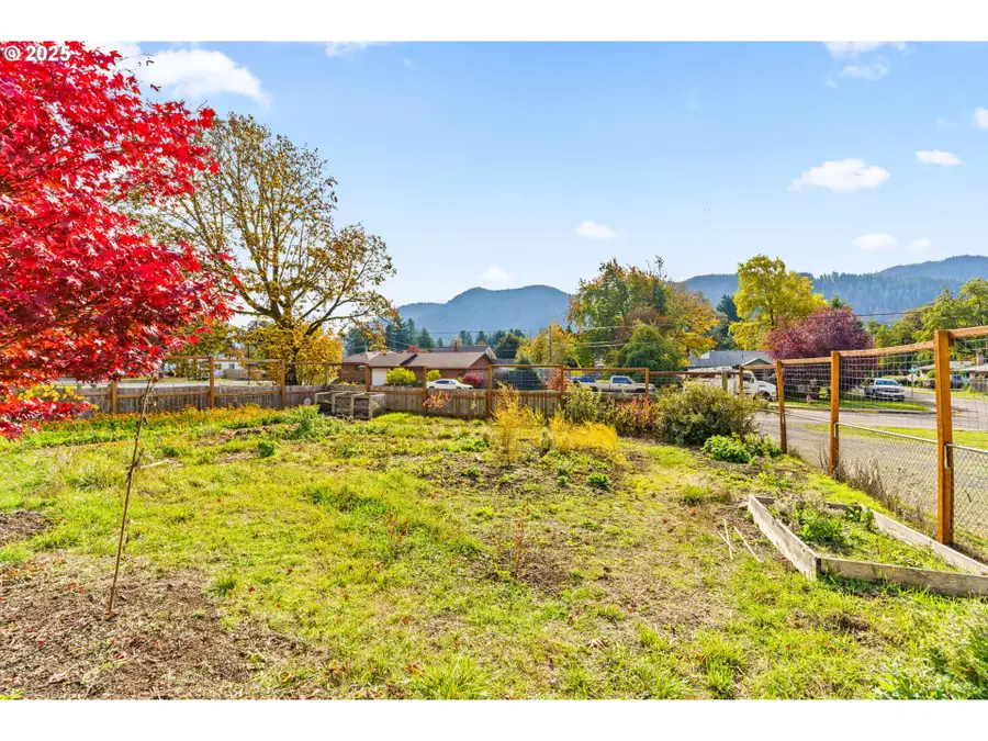 47849 W 2nd St, Oakridge, OR 97463 - Image #3