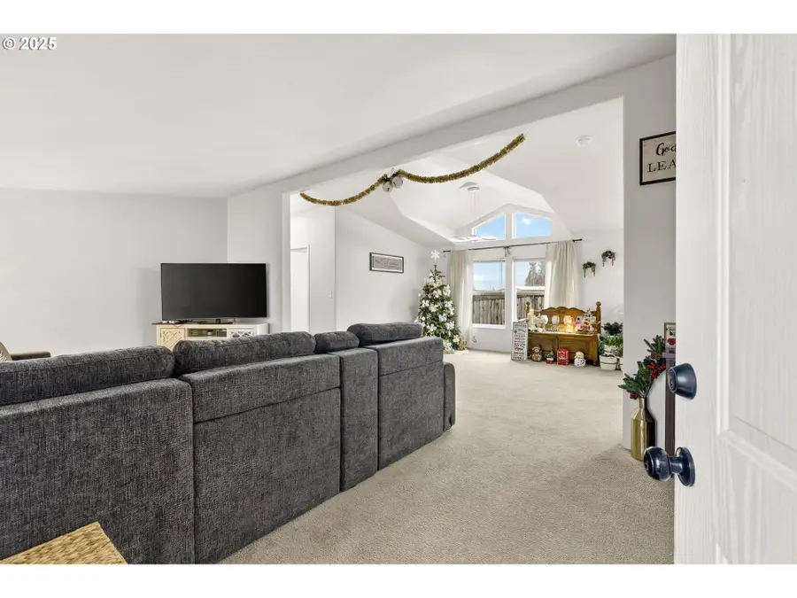 1614 Granite St, Woodburn, OR 97071 - Image #2