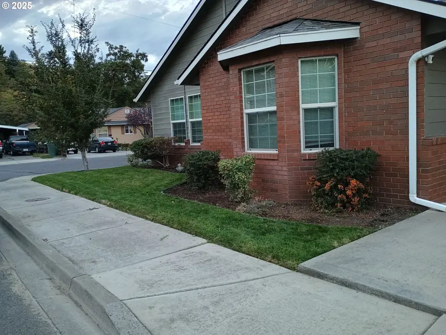 625 S Elizabeth St, Milton Freewater, OR 97862 - Image #3