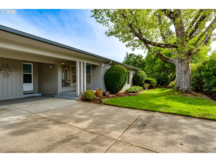 727 Elm Dr, Eugene, OR 97404 - #3