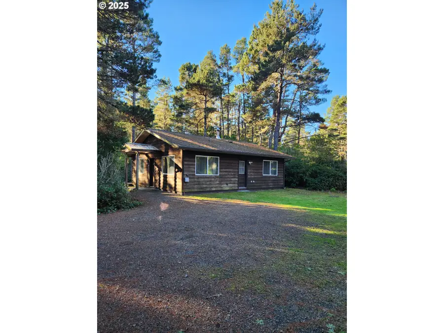 4803 Seapine Dr, Florence, OR 97439 - Image #2