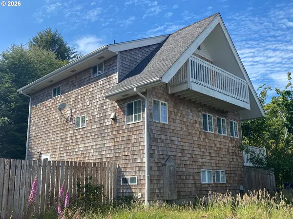 1017 NE Lake Dr, LincolnCity, OR 97367