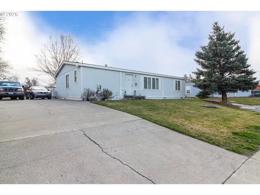 1375 SW 15th St, Hermiston, OR 97838 - #2