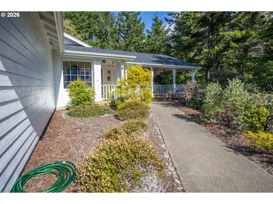 2193 13th St, Florence, OR 97439 - #2