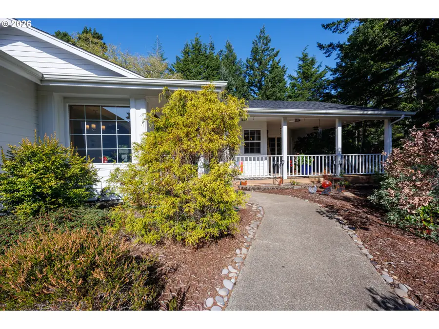 2193 13th St, Florence, OR 97439 - #3