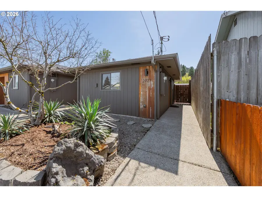 2767 W Langenberg Ave, Roseburg, OR 97471 - #3