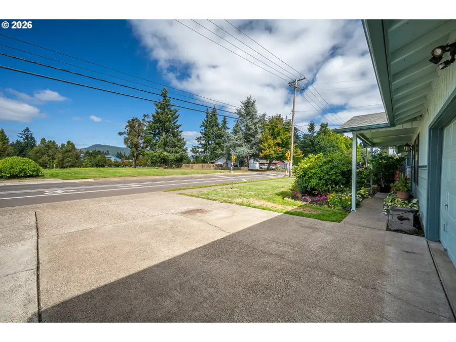 6111 Thurston Rd, Springfield, OR 97478 - #3