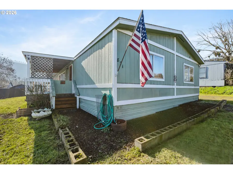 871 SE Meadowood Dr, Winston, OR 97496 - #2