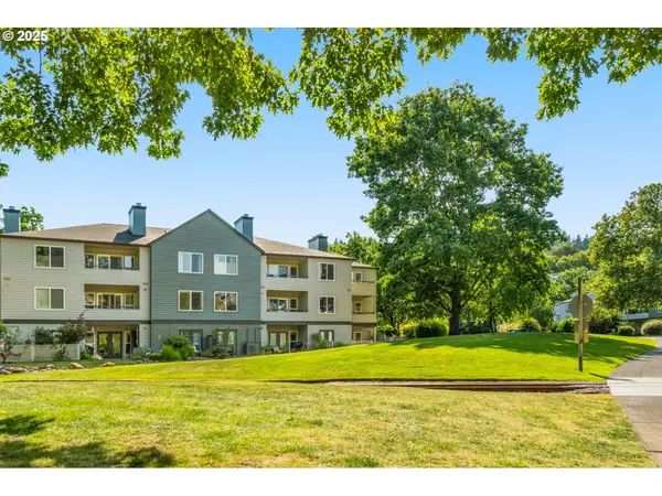 5050 S Landing Dr #202, Portland, OR 97239