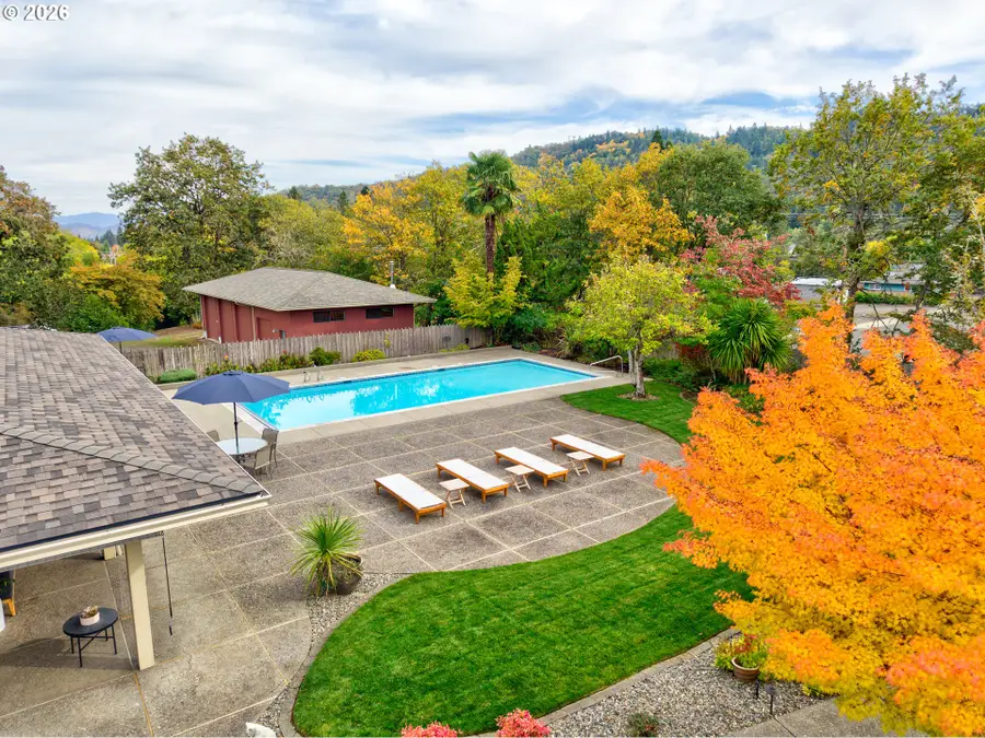 2230 W Harvard Ave, Roseburg, OR 97471 - Image #3