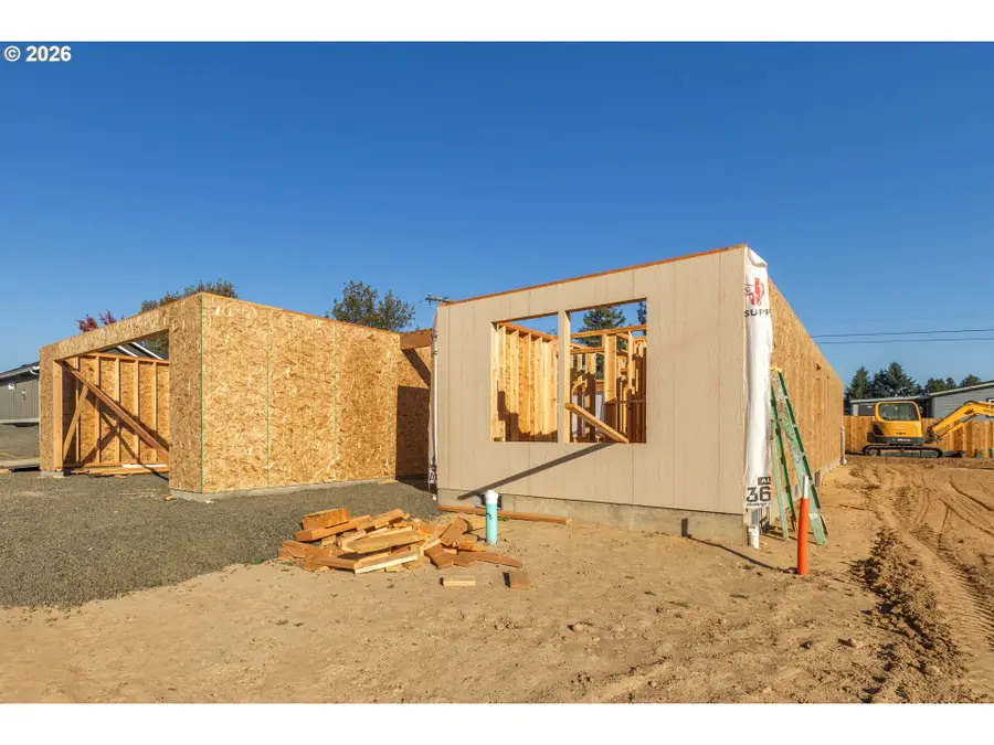 756 SE Hall St, Winston, OR 97496 - #2
