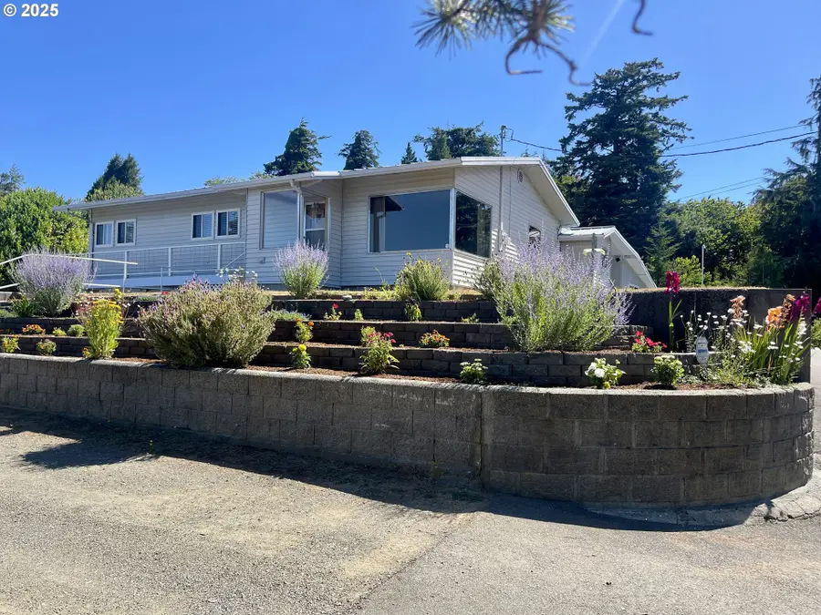 63533 Flanagan Rd, Bunker Hill, OR 97420 - Image #3