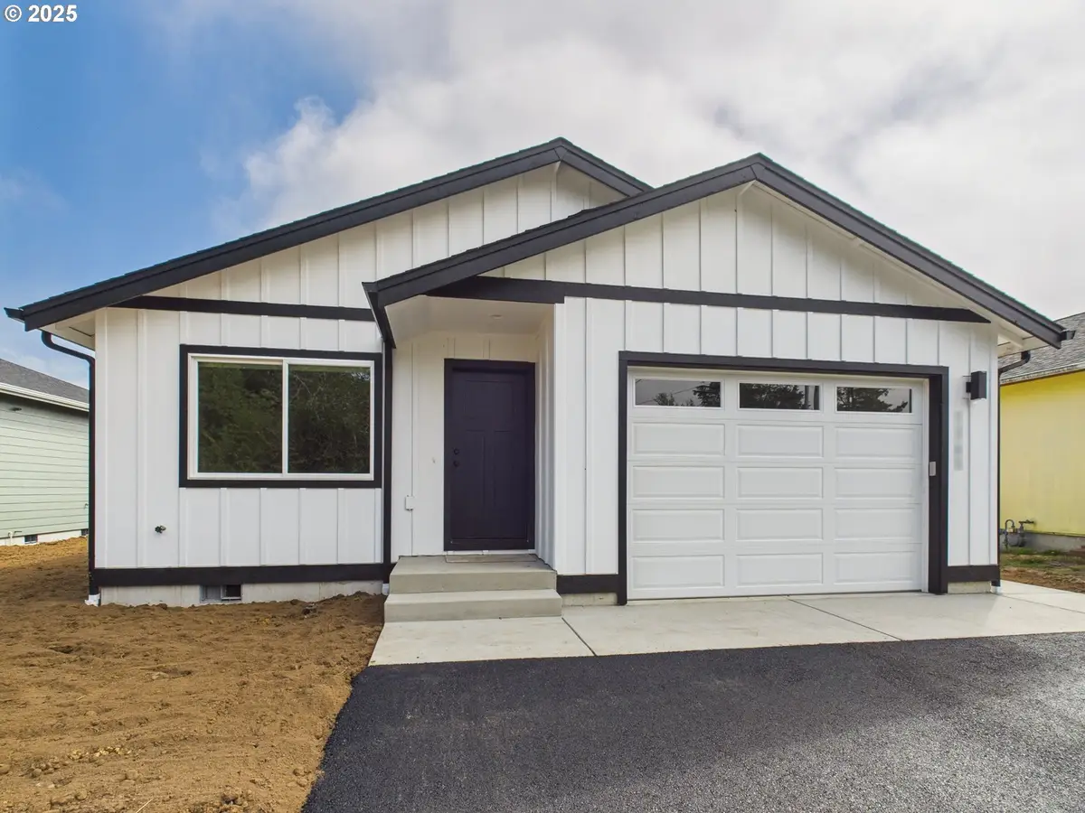 1265 Avenue D, Seaside, OR 97138 - Image #1