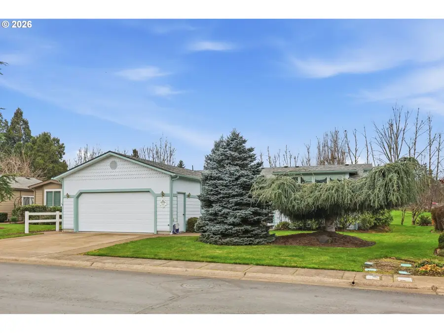 141 Village Dr, Cottage Grove, OR 97424 - Image #2