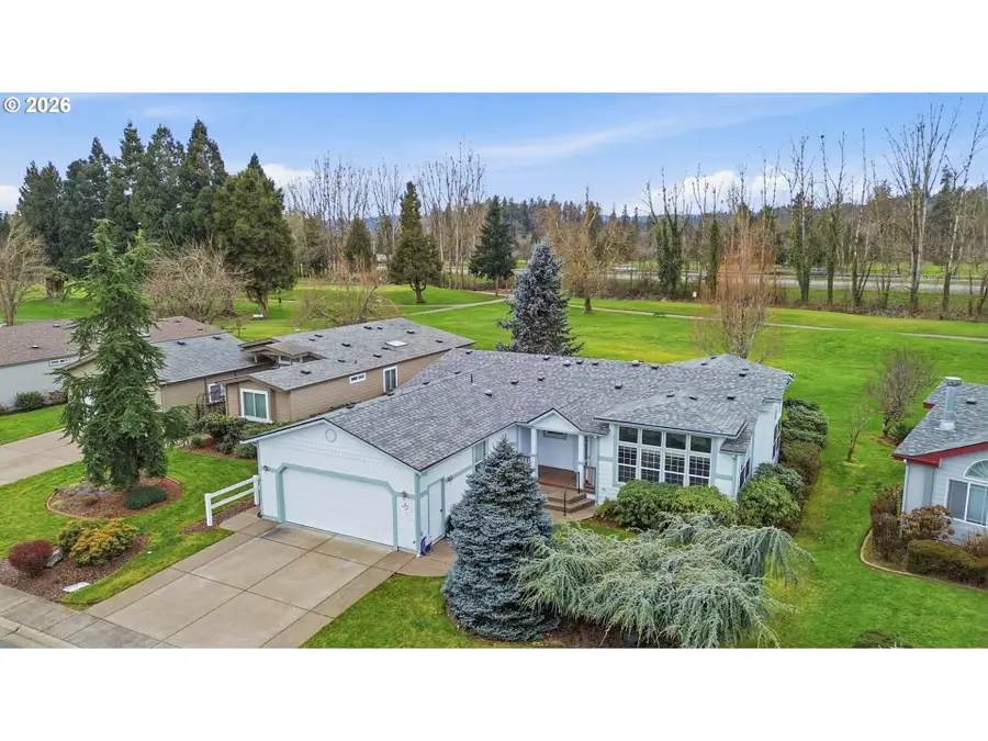 141 Village Dr, Cottage Grove, OR 97424 - Image #3