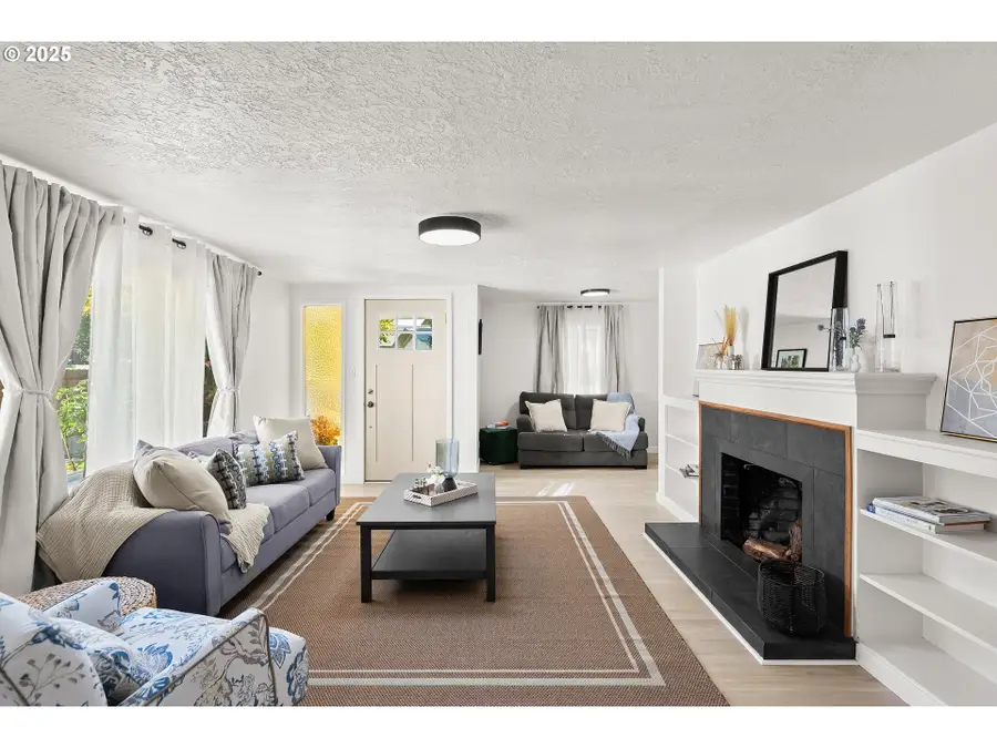 2135 SE Minter Bridge Rd, Hillsboro, OR 97123 - Image #2