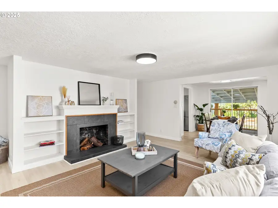 2135 SE Minter Bridge Rd, Hillsboro, OR 97123 - Image #3