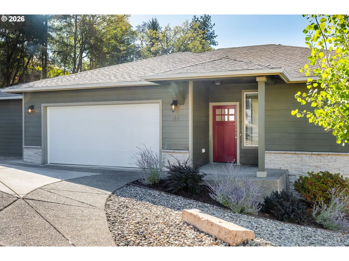 1811 NE Alameda Ave, Roseburg, OR 97470 - #1