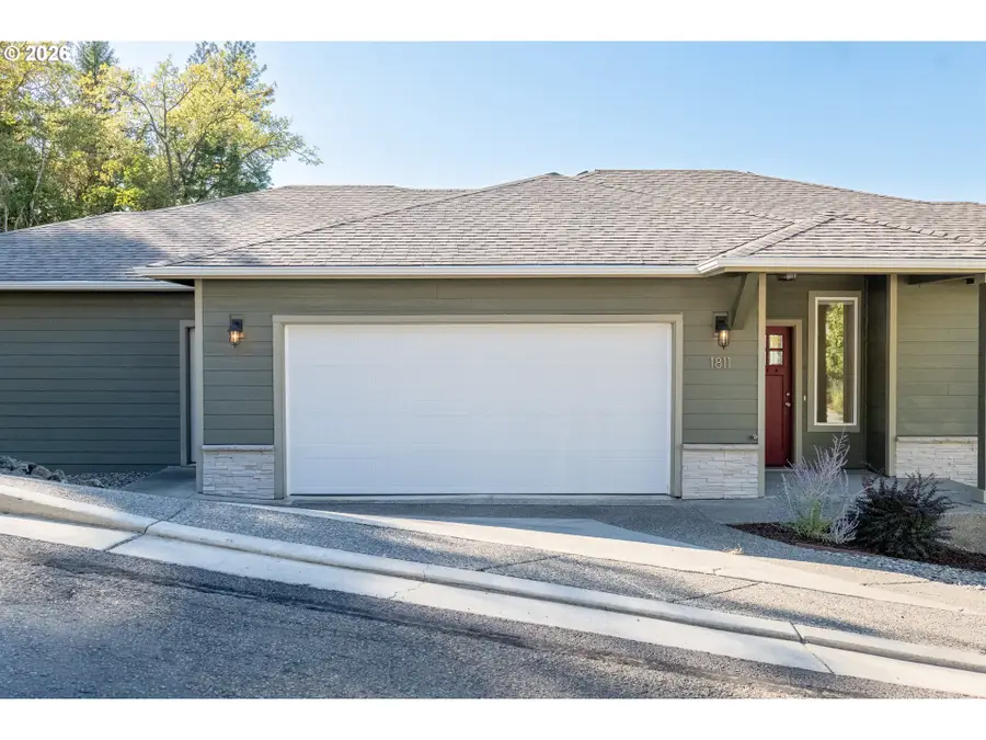 1811 NE Alameda Ave, Roseburg, OR 97470 - #3