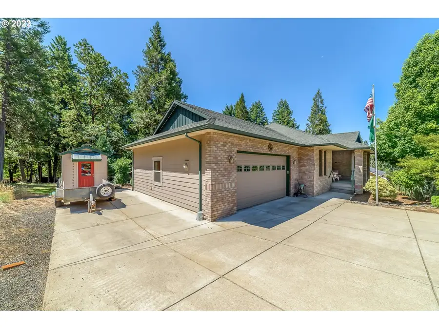 48482 E Meadow Way, Oakridge, OR 97463 - Image #2