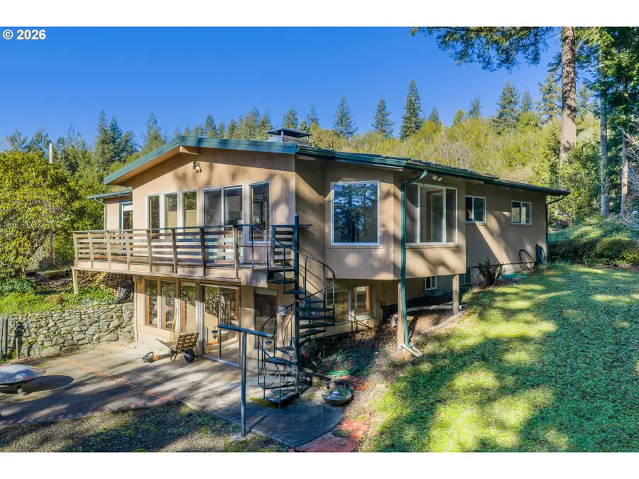 56671 Pleasant Hill Dr, Coquille, OR 97423 - Image #2
