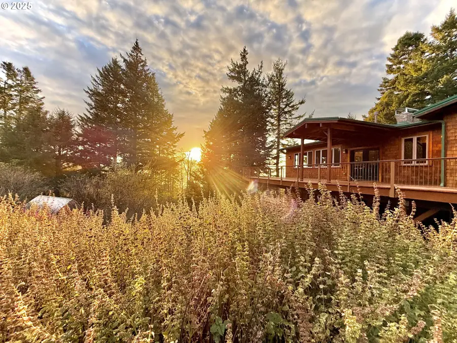 94330 Schreiber Dr, Gold Beach, OR 97444 - Image #3