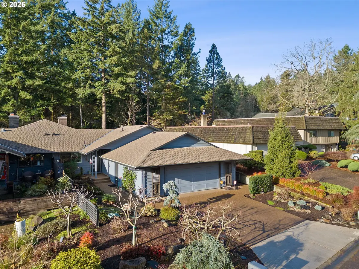240 Greenridge Dr, Lake Oswego, OR 97035 - Image #1