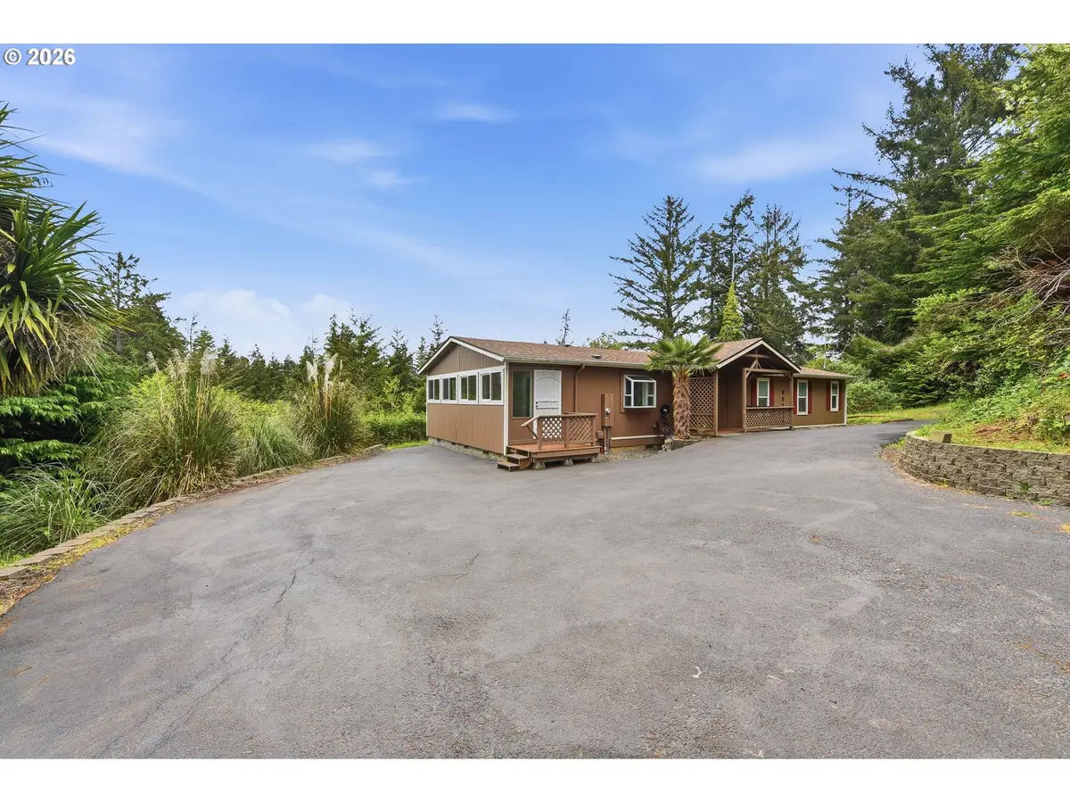 885 Lombard St, North Bend, OR 97459 - #1