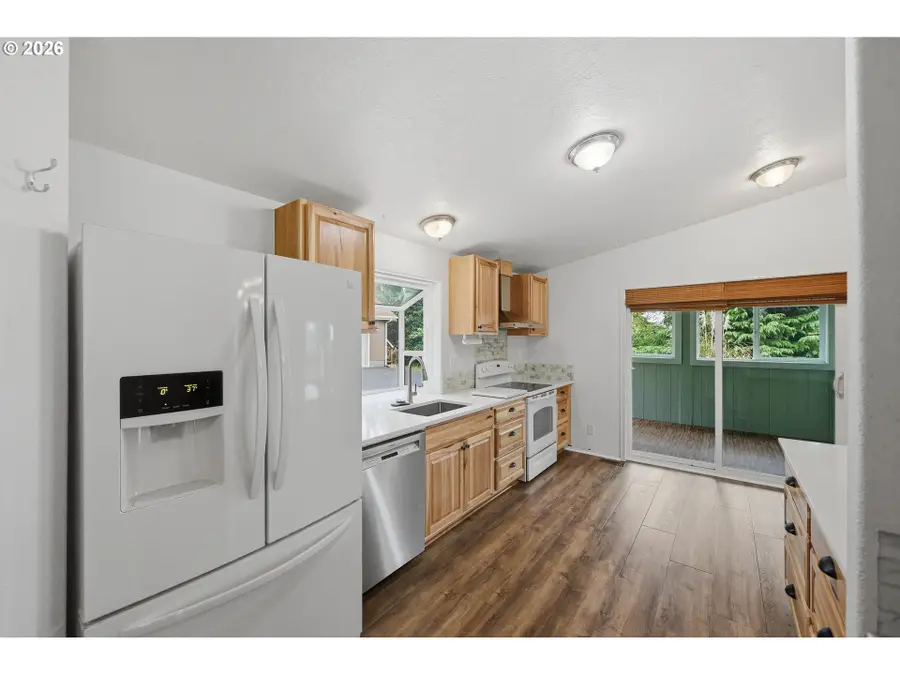 885 Lombard St, North Bend, OR 97459 - #2