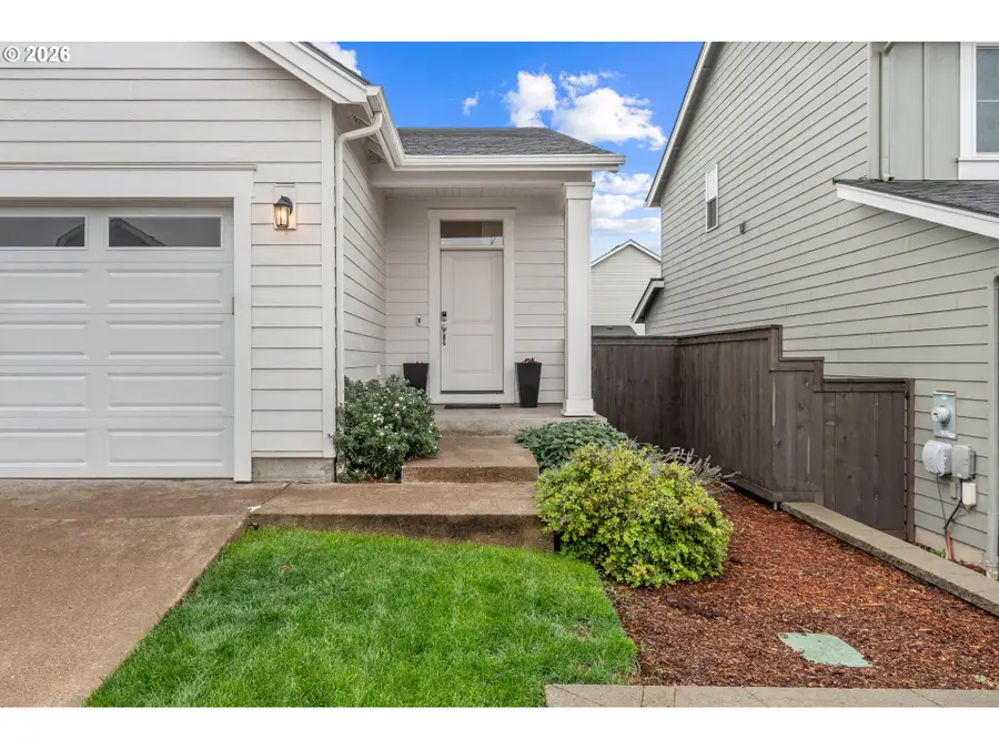 498 NE Fremont Dr, Estacada, OR 97023 - #3