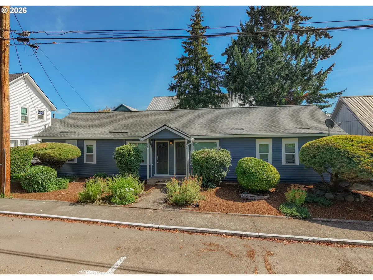 144 S Park St, Carlton, OR 97111 - #1