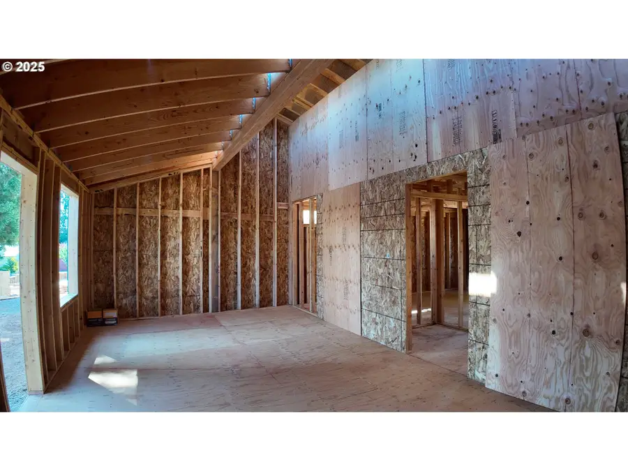 12288 Meadowlawn Dr, Oregon City, OR 97045 - Image #3