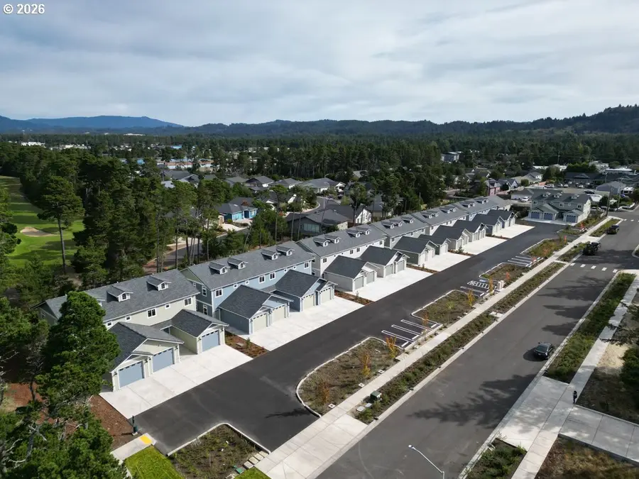 1455 37th St, Florence, OR 97439 - #2