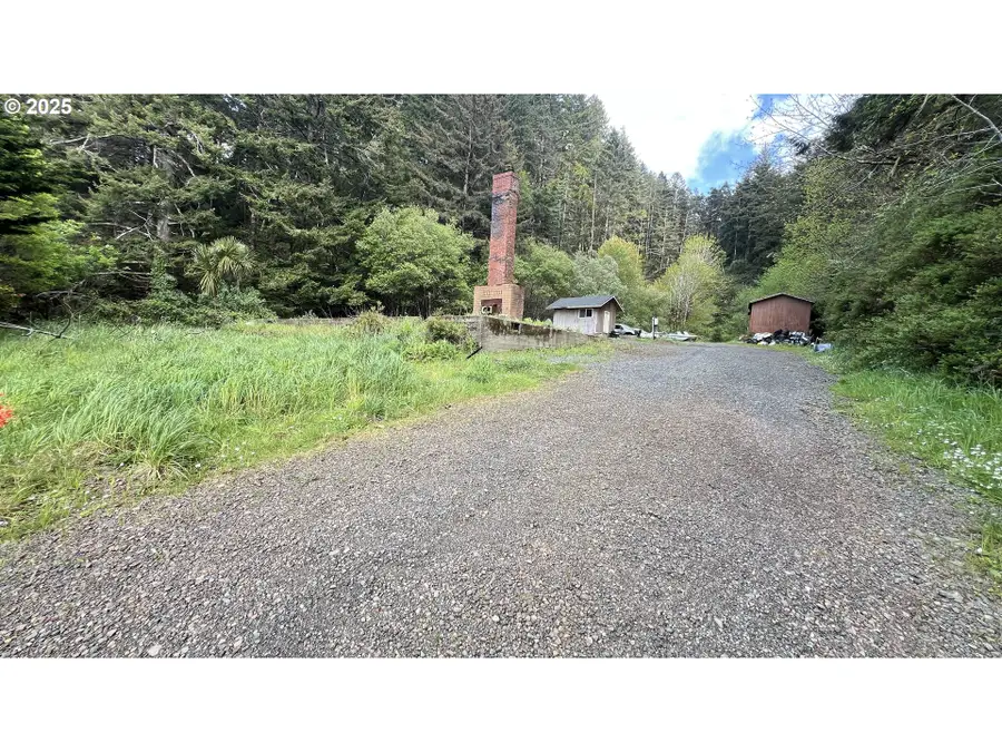 28515 Mateer Rd, Gold Beach, OR 97444 - Image #2