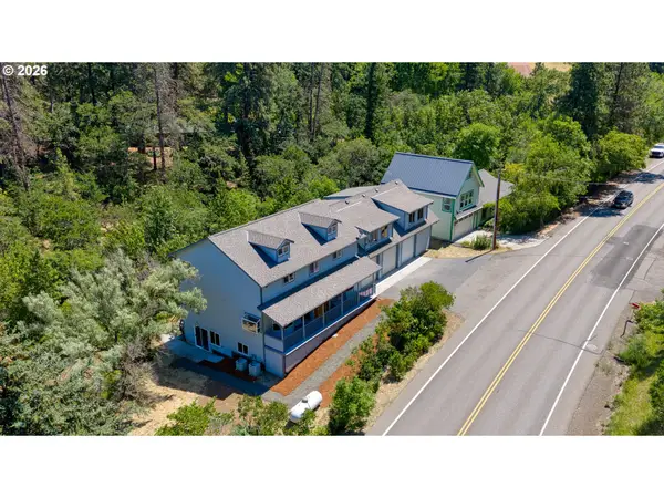 107 3rd Ave, Mosier, OR 97040