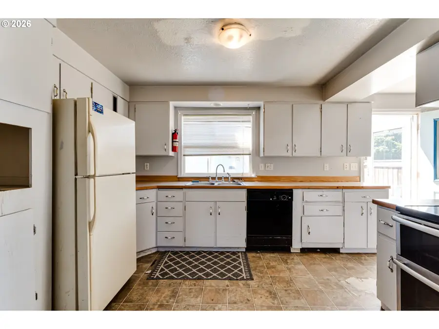 2996 River Rd, Eugene, OR 97404 - #3