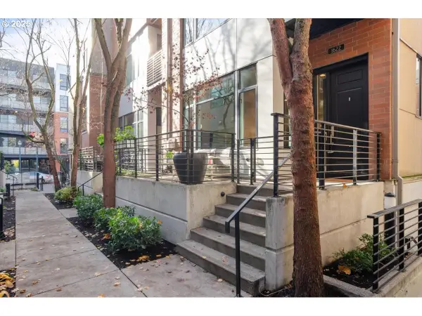 1622 NW Riverscape St, Portland, OR 97209