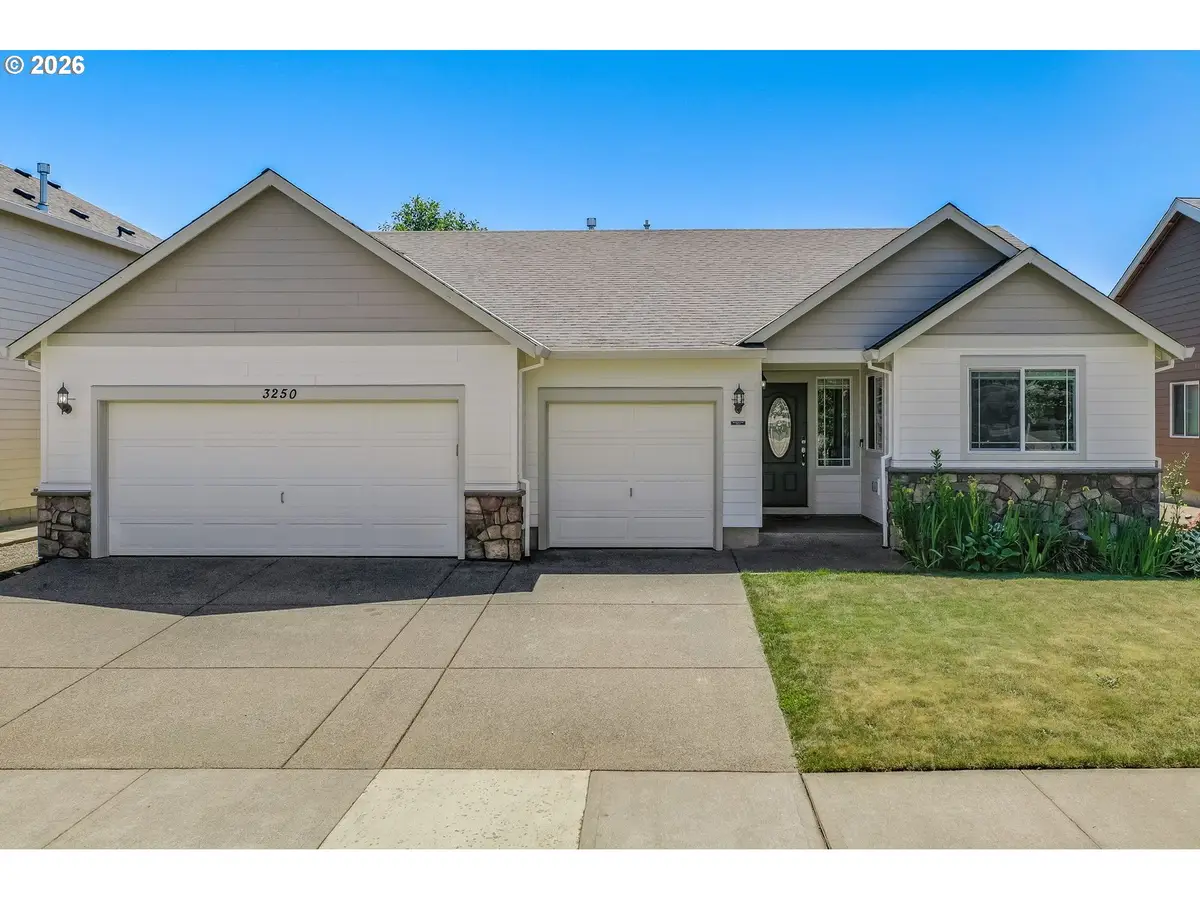 3250 Oxford St, Woodburn, OR 97071 - #1