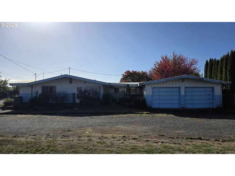 575 N 9th St, Harrisburg, OR 97446 - #2