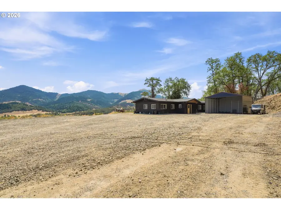 9700 Roberts Creek Rd, Roseburg, OR 97470 - #3
