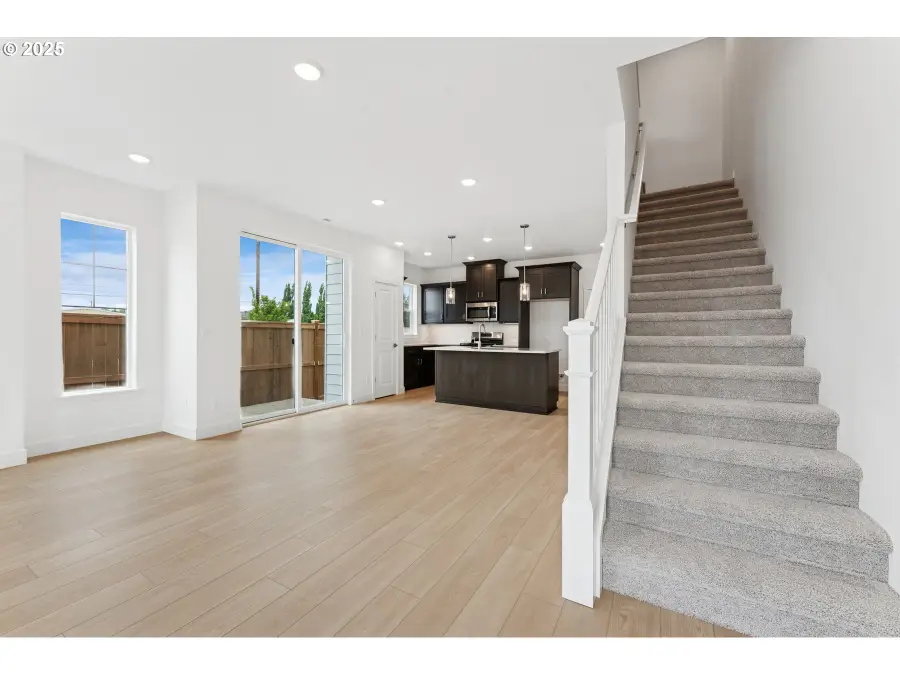 8660 SE Crescent Dr, Hillsboro, OR 97124 - Image #3